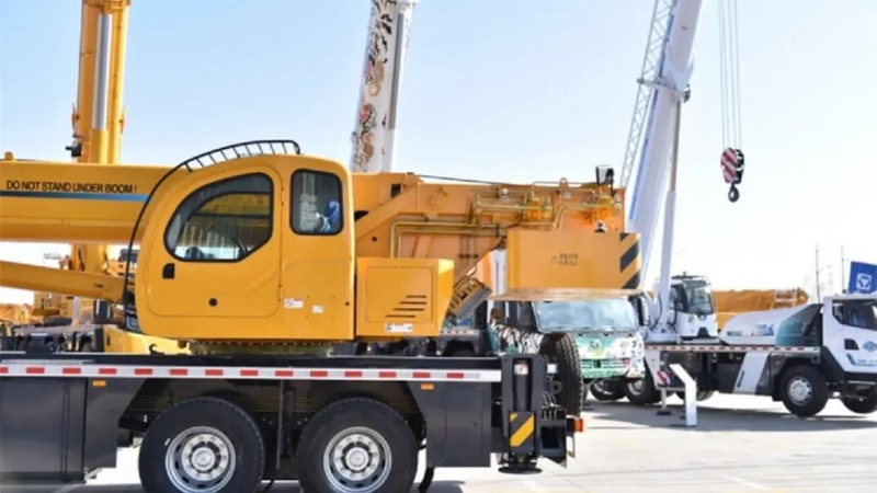 大吊车租赁：现代工程建设的“空中巨擘”，降本增效的智慧之选